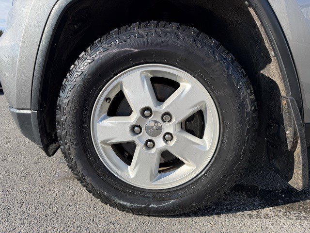 Used 2012 Jeep Grand Cherokee Laredo w/ Laredo E Group image 24