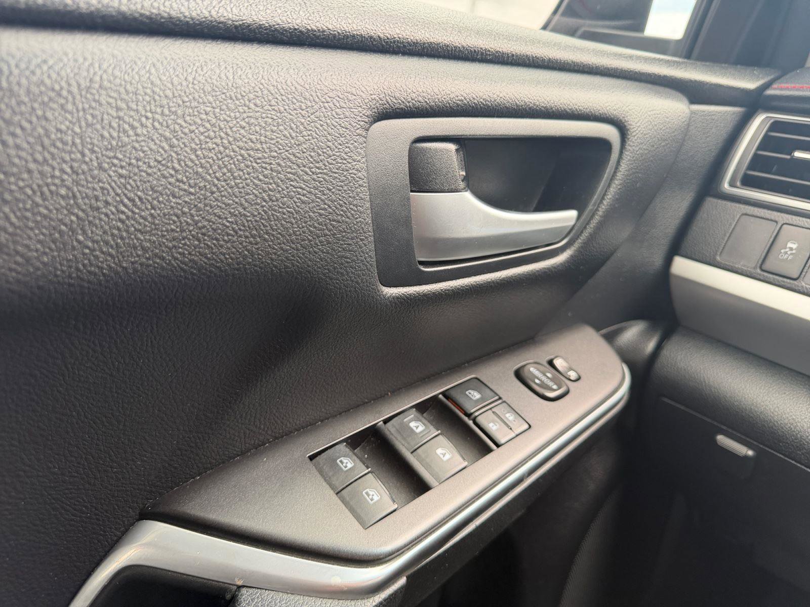 Used 2016 Toyota Camry SE FWD image 24
