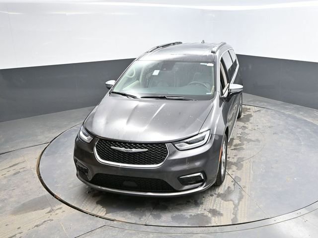 Used 2023 Chrysler Pacifica Limited FWD image 48