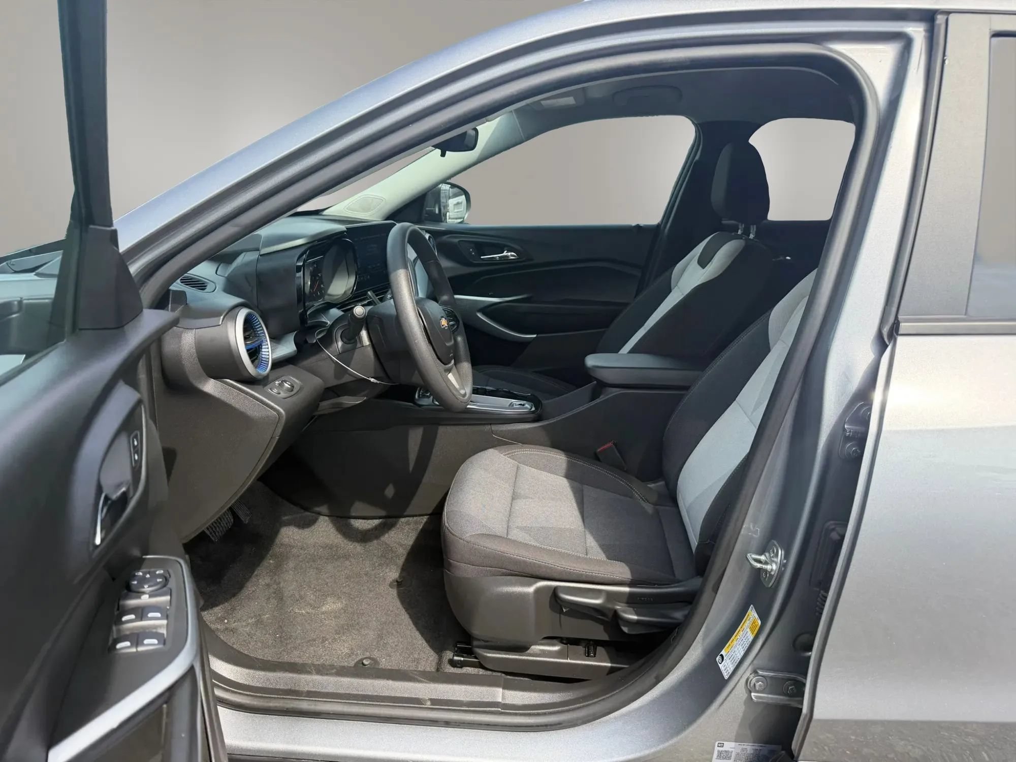 Used 2024 Chevrolet Trax LS w/ Driver Confidence Package FWD image 24