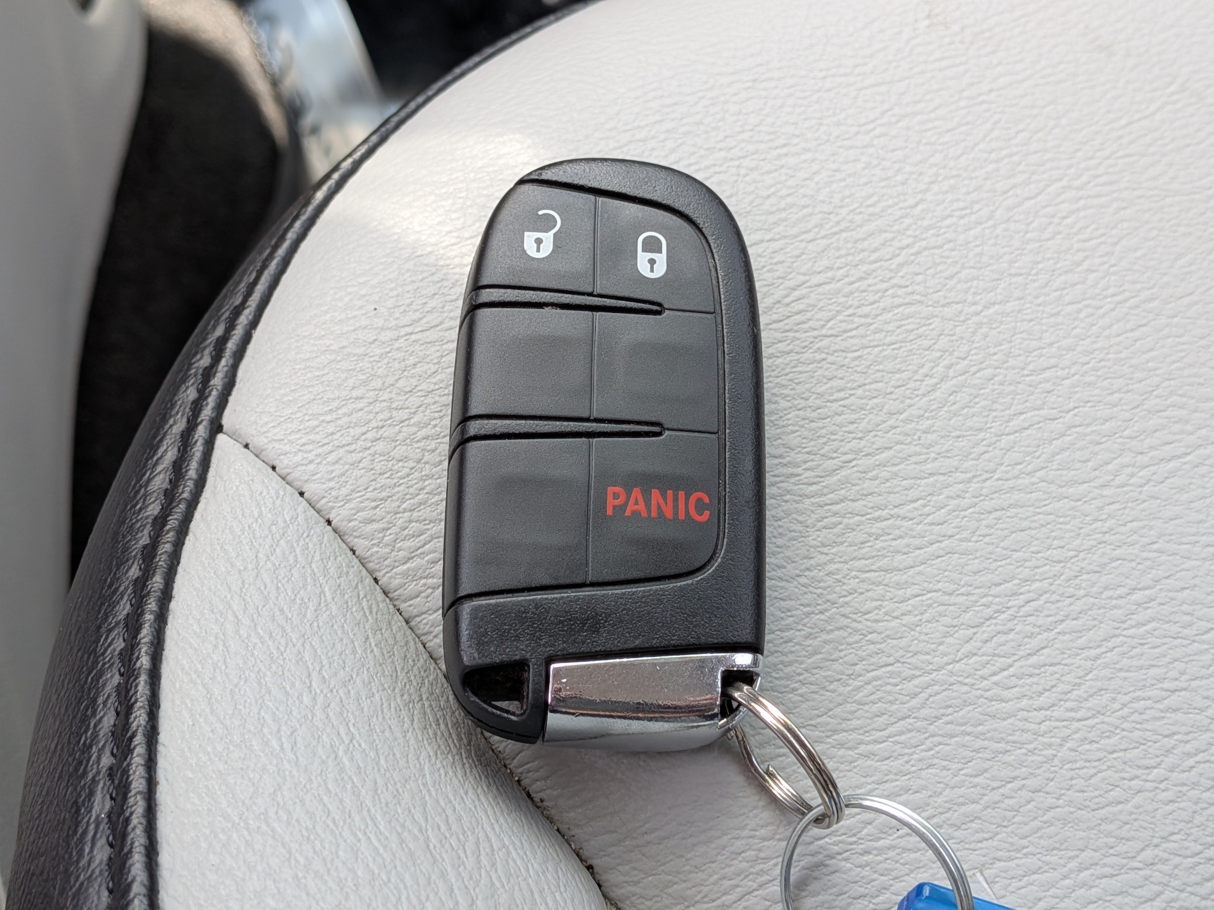 Used 2018 Jeep Compass Latitude FWD image 32