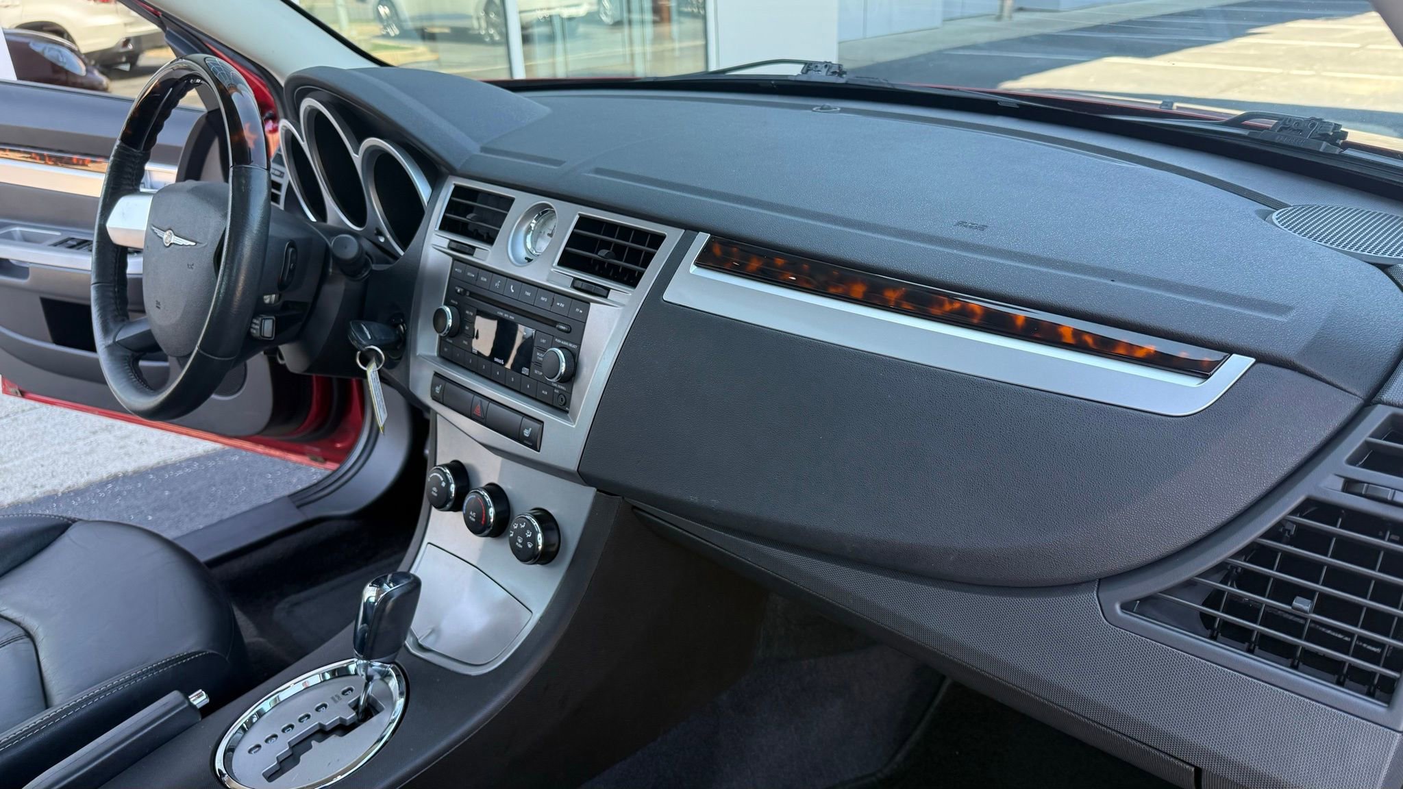 Used 2010 Chrysler Sebring Limited image 17