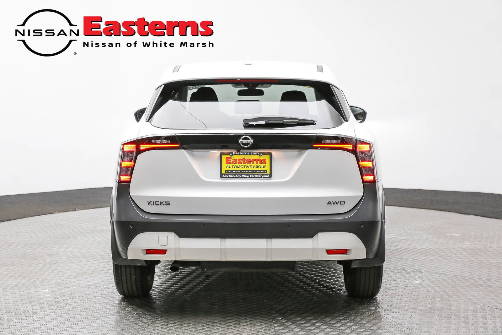 Used 2025 Nissan Kicks SV image 6