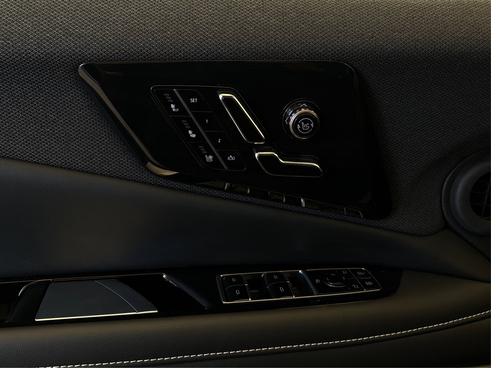 New 2026 Cadillac Optiq V AWD/4WD image 30