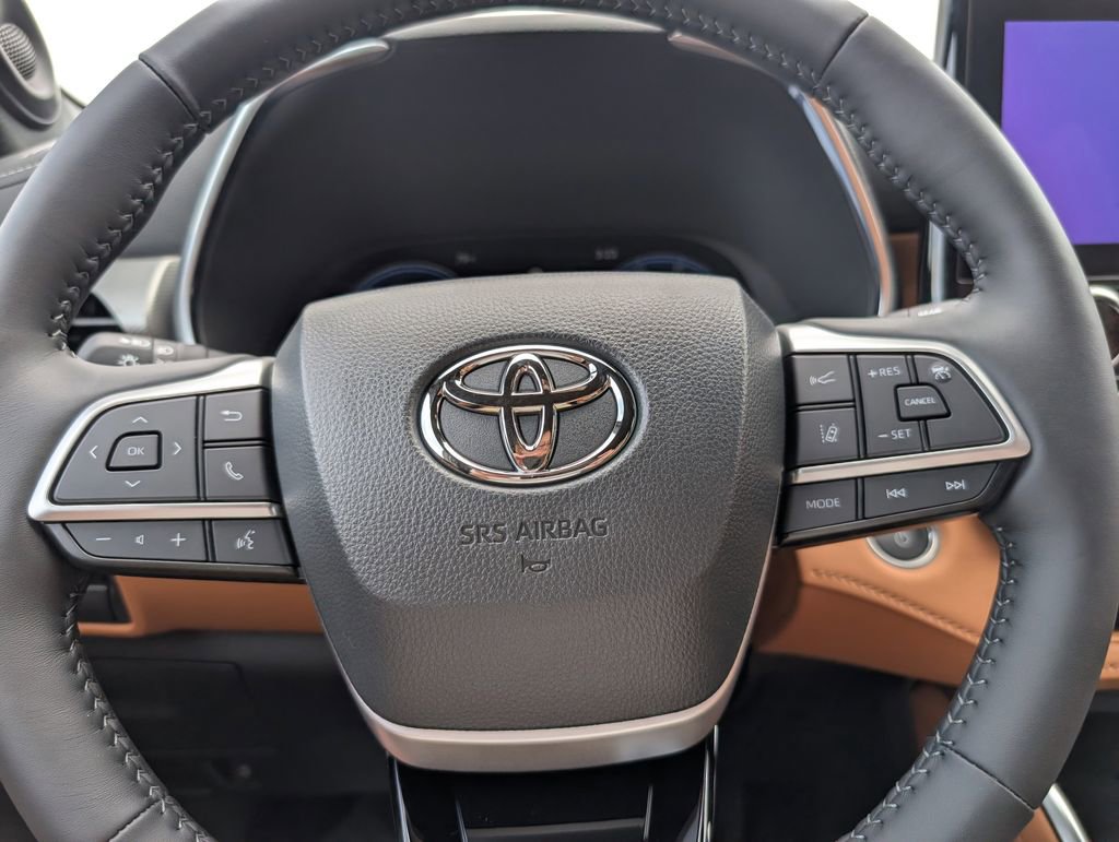New 2026 Toyota Highlander Platinum image 19