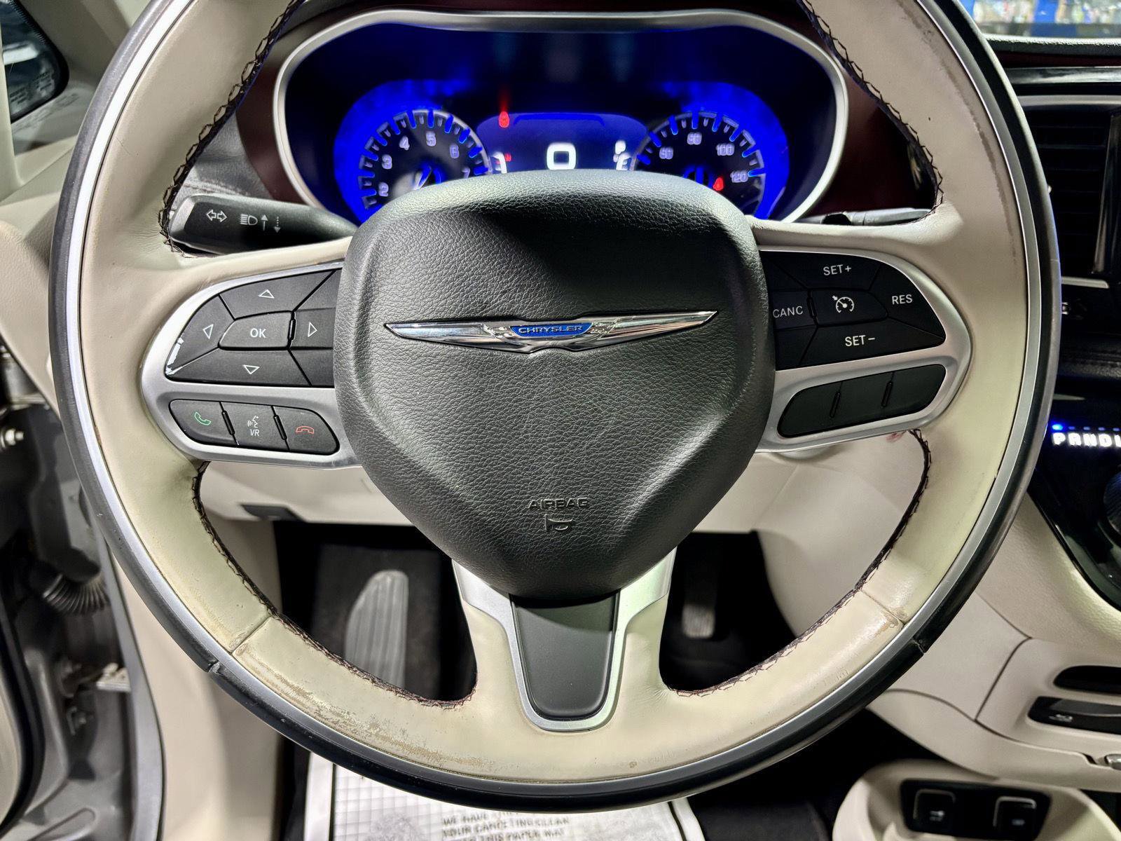 Used 2017 Chrysler Pacifica Limited w/ UConnect Theater Package image 36