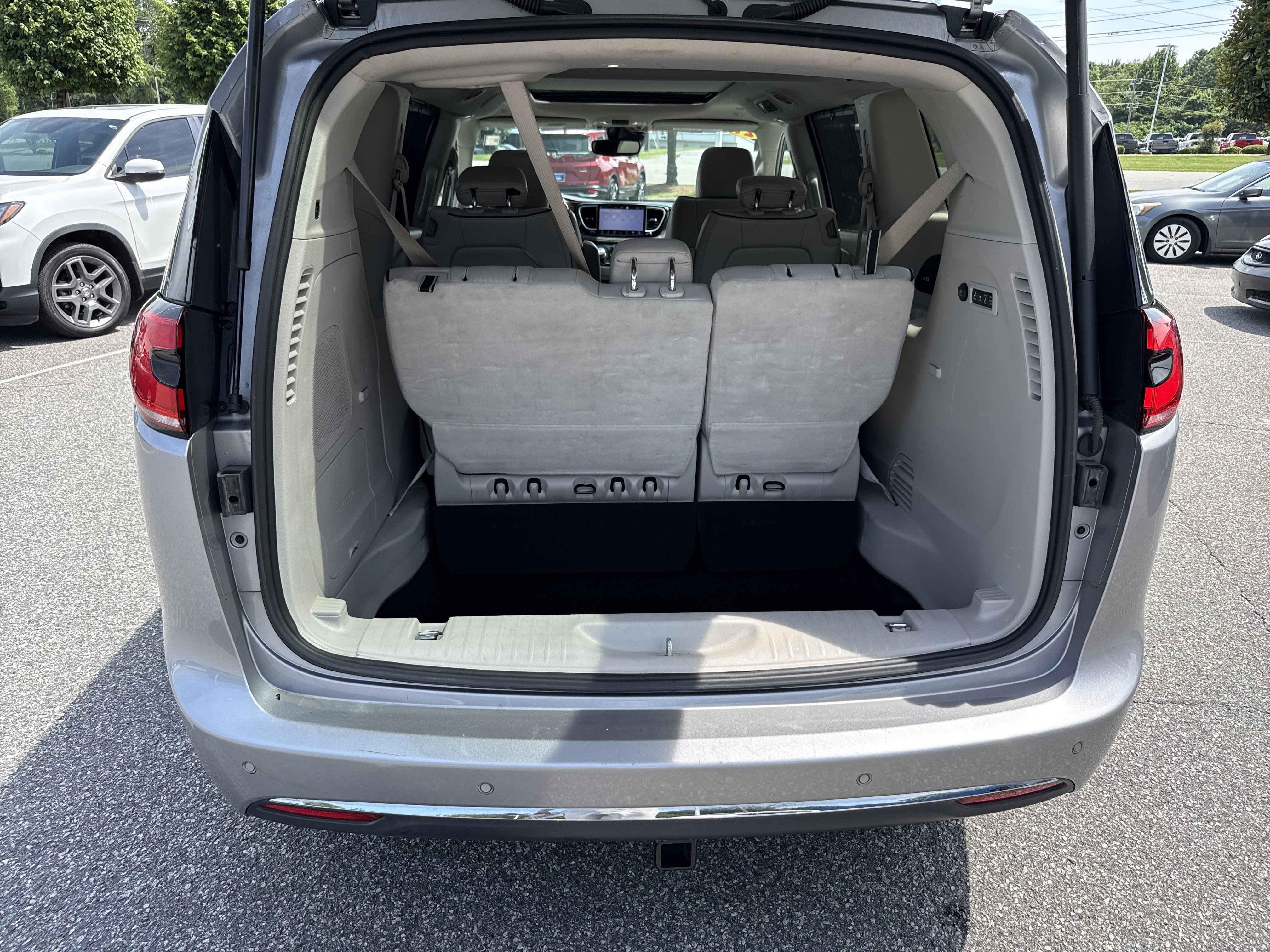 Used 2021 Chrysler Pacifica Limited AWD/4WD image 33