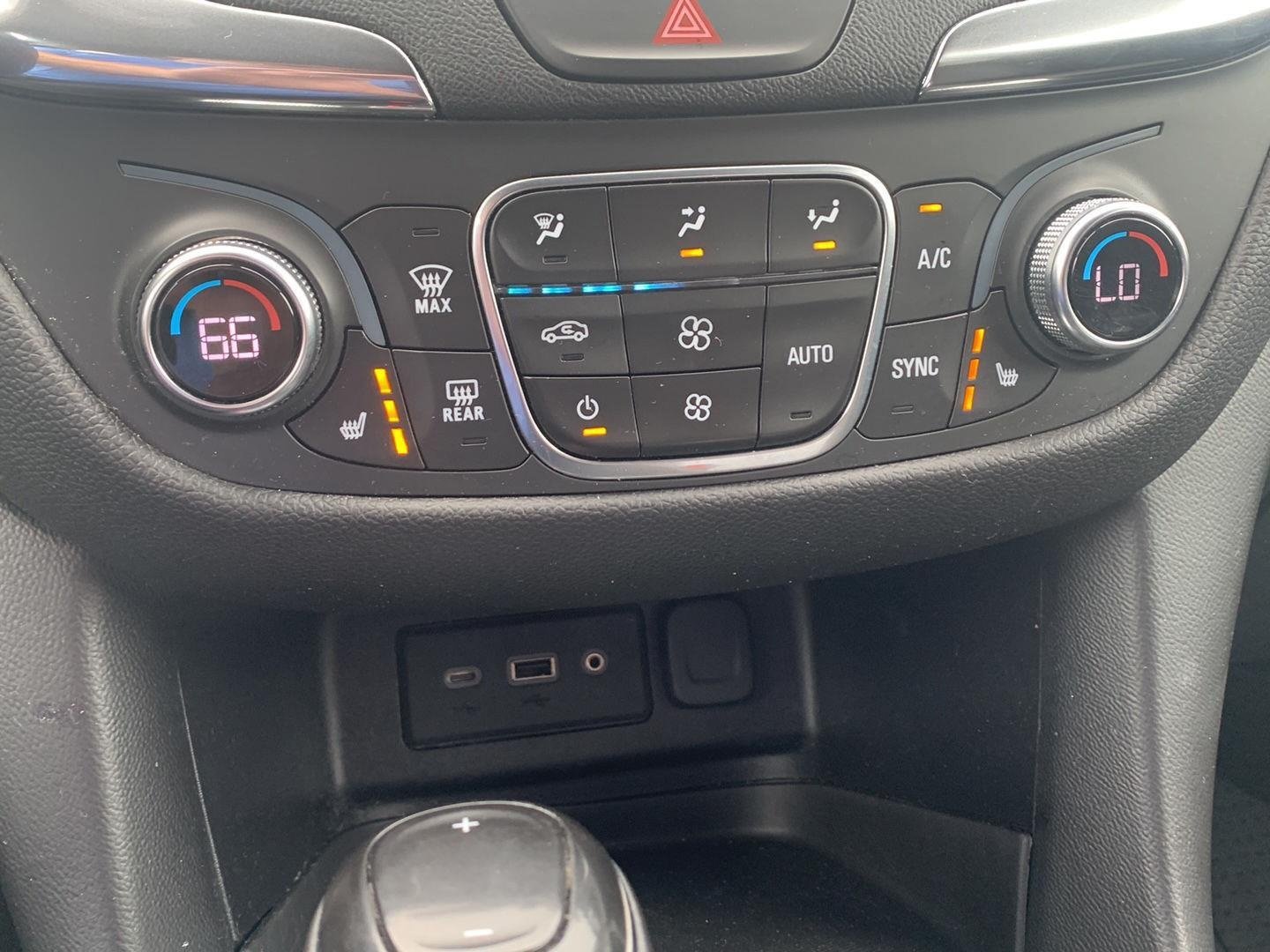 Used 2019 Chevrolet Equinox LT AWD/4WD image 11