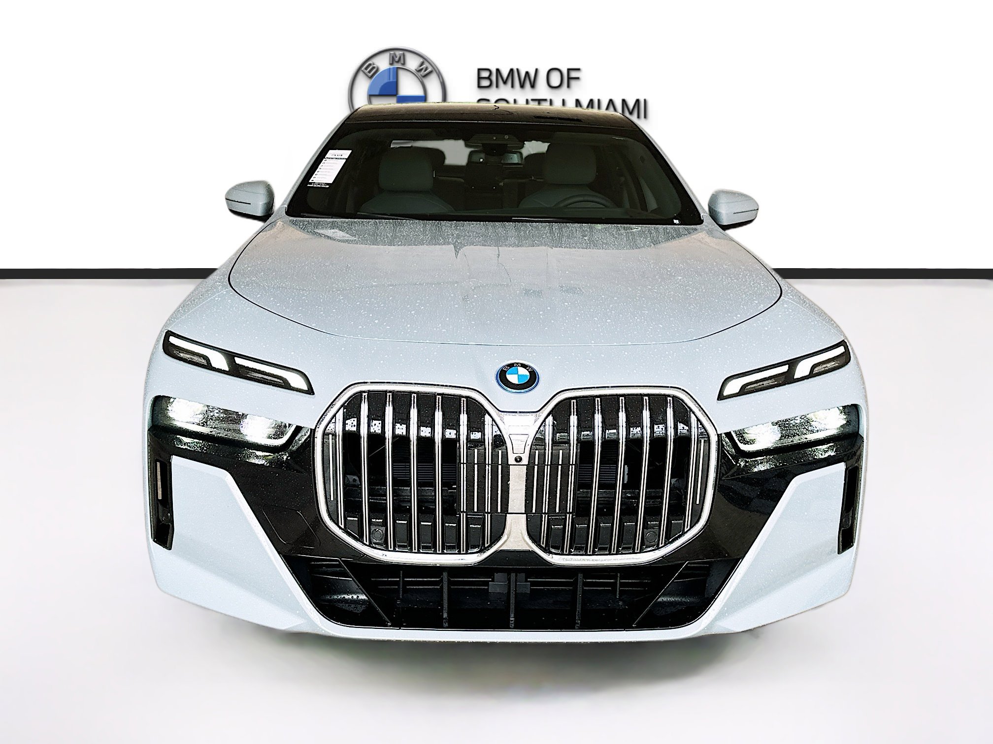 New 2026 BMW 750e xDrive image 2