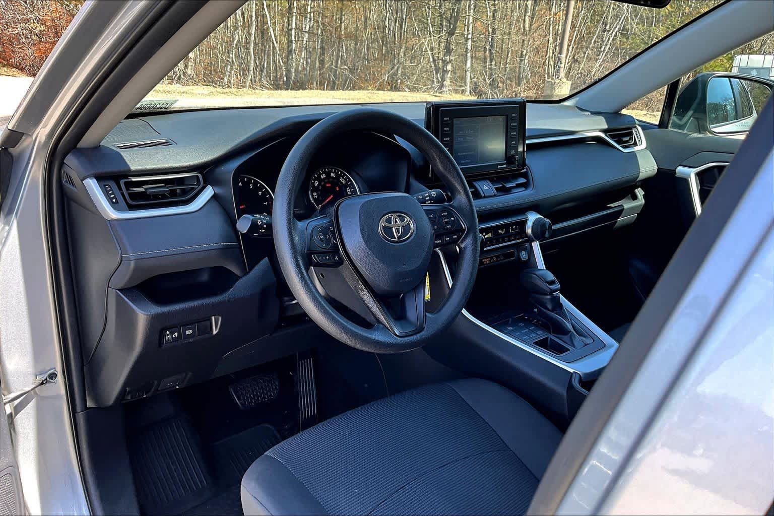 Used 2020 Toyota RAV4 LE w/ All Weather Liner Package AWD/4WD image 18