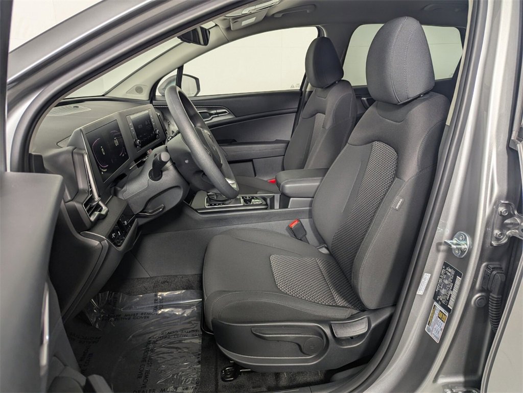 Used 2025 Kia Sportage LX image 12