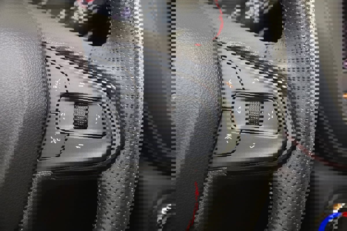 Used 2023 Chevrolet TrailBlazer RS image 38