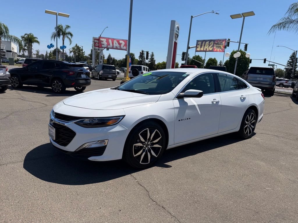 Used 2025 Chevrolet Malibu RS FWD image 3