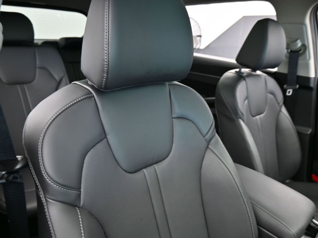 Used 2025 Kia Sorento EX w/ Panoramic Sunroof Package FWD image 46