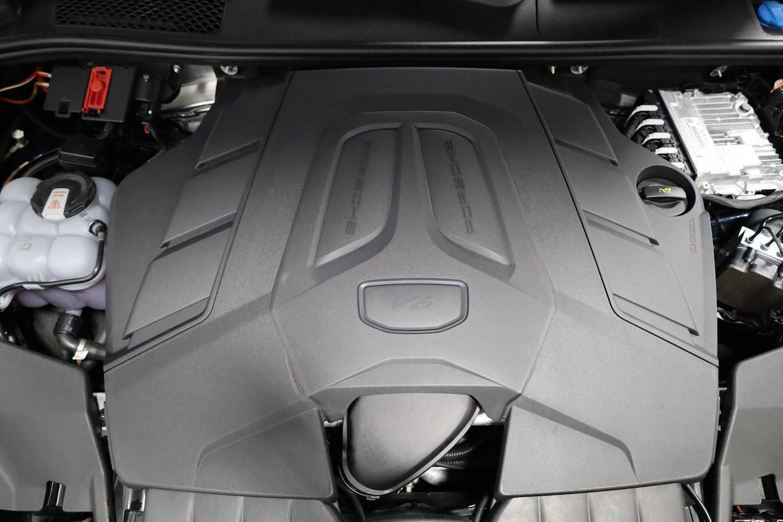 Certified 2025 Porsche Cayenne image 40