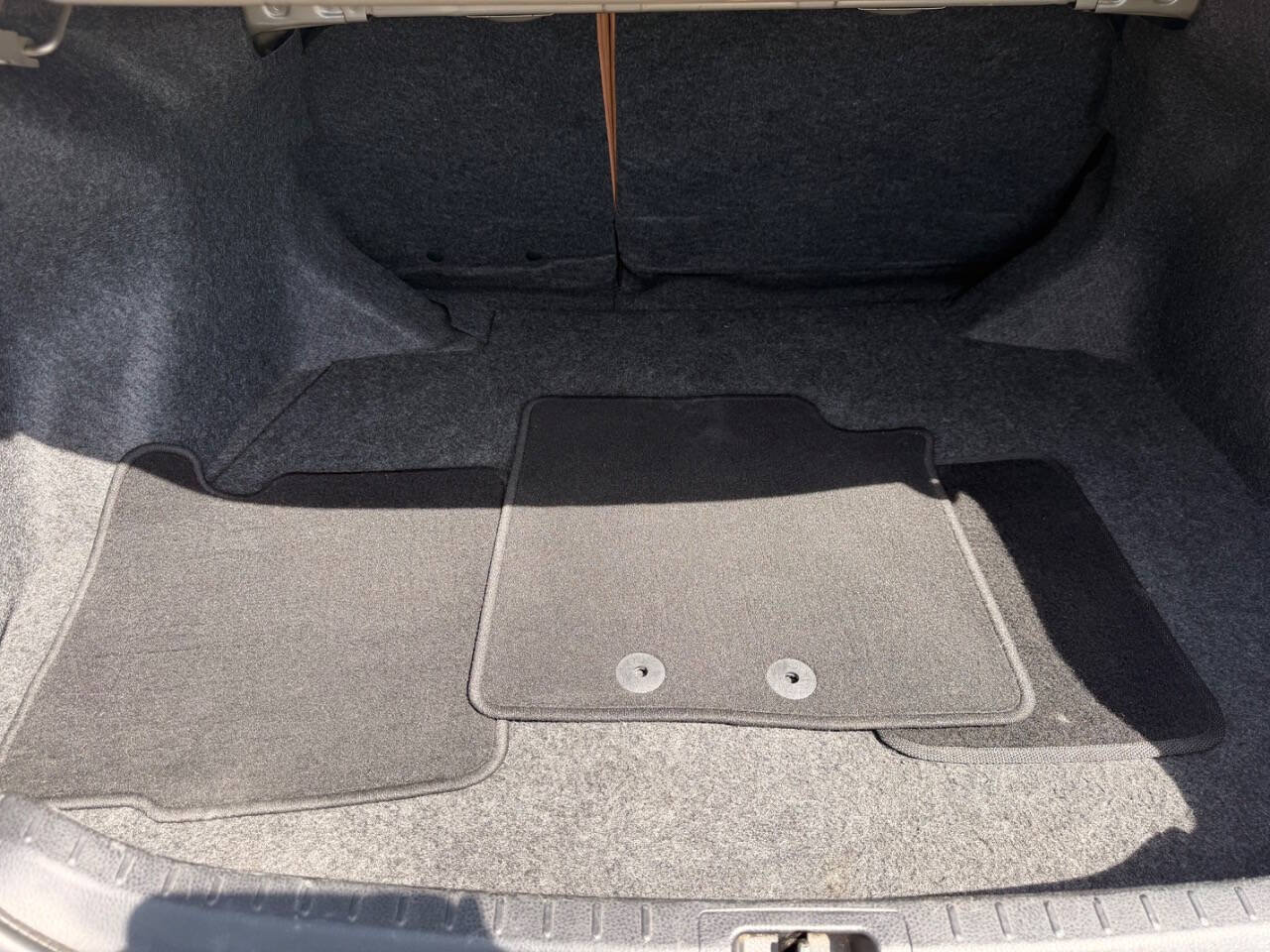 Used 2014 Toyota Corolla LE FWD image 18