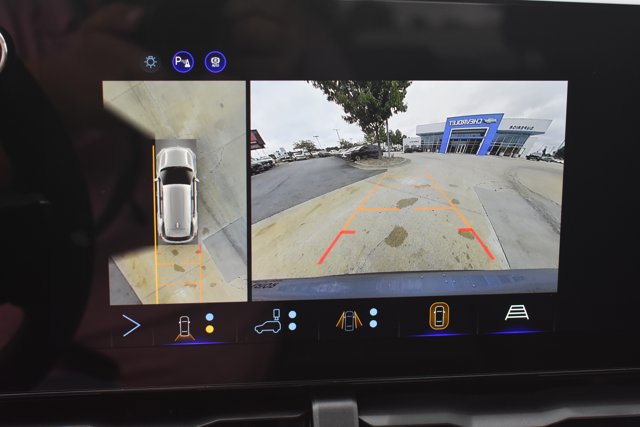New 2027 Chevrolet Equinox LT w/ Safety and Technology Package FWD image 23