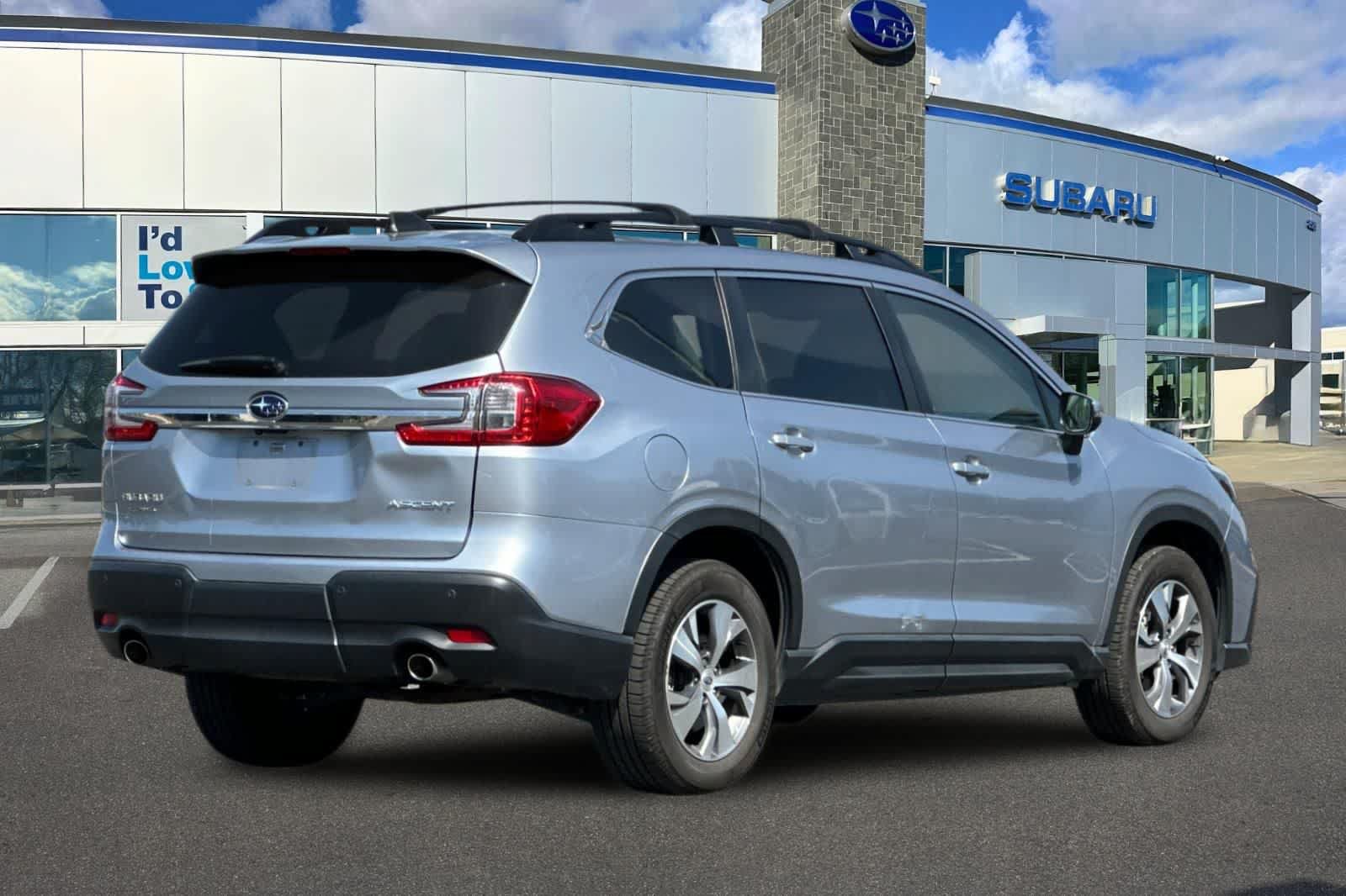Used 2023 Subaru Ascent Premium w/ Convenience Package AWD/4WD image 2