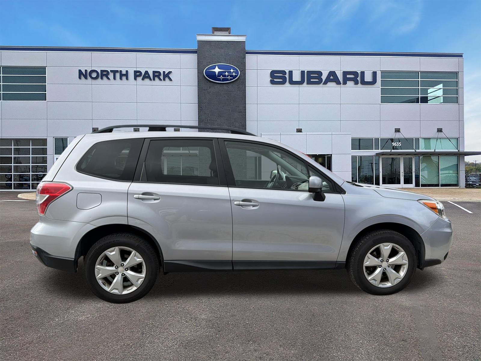 Used 2016 Subaru Forester 2.5i Premium w/ Popular Package #2 AWD/4WD image 2