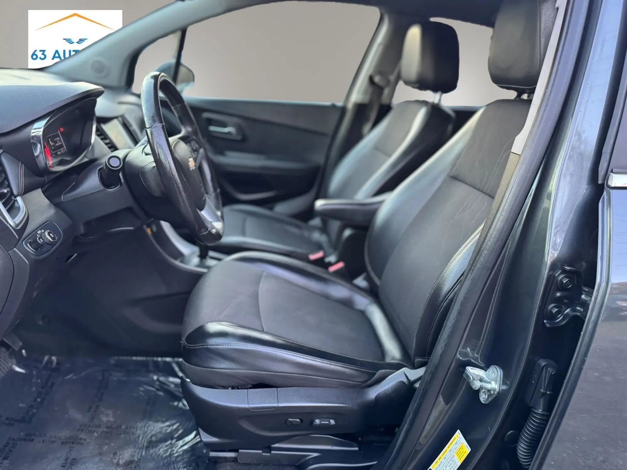 Used 2017 Chevrolet Trax LT w/ LT Convenience Package image 12