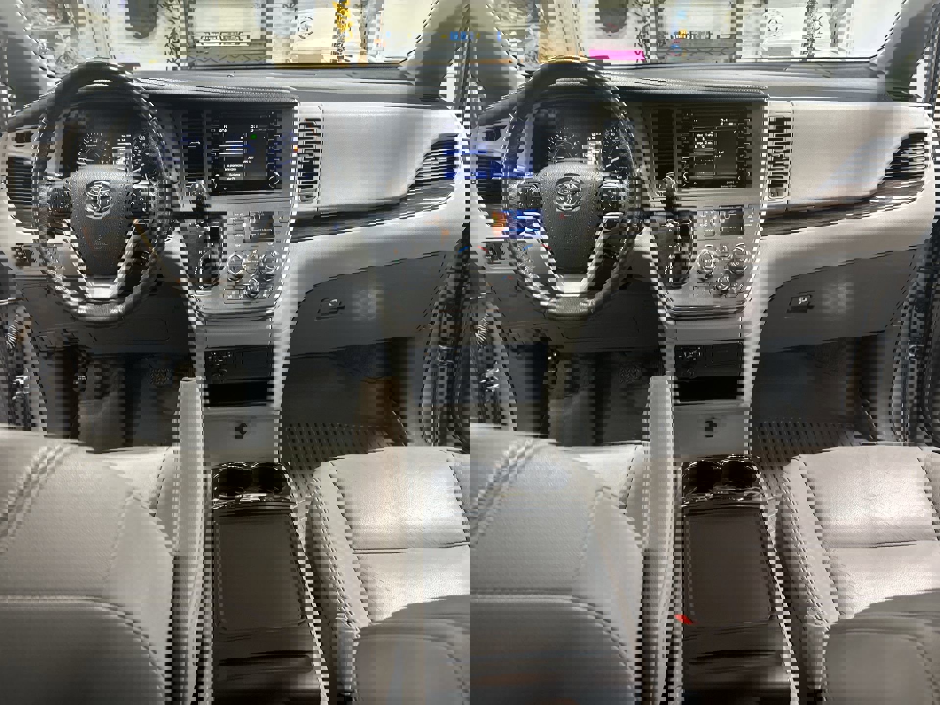 Used 2018 Toyota Sienna XLE Premium image 22