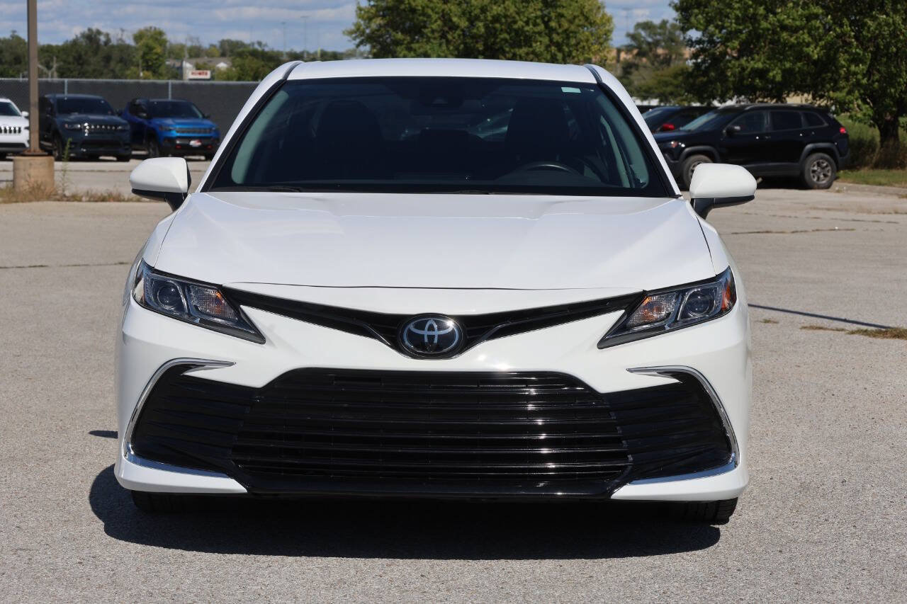Used 2022 Toyota Camry LE FWD image 2