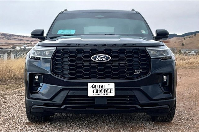 Used 2025 Ford Explorer ST image 2