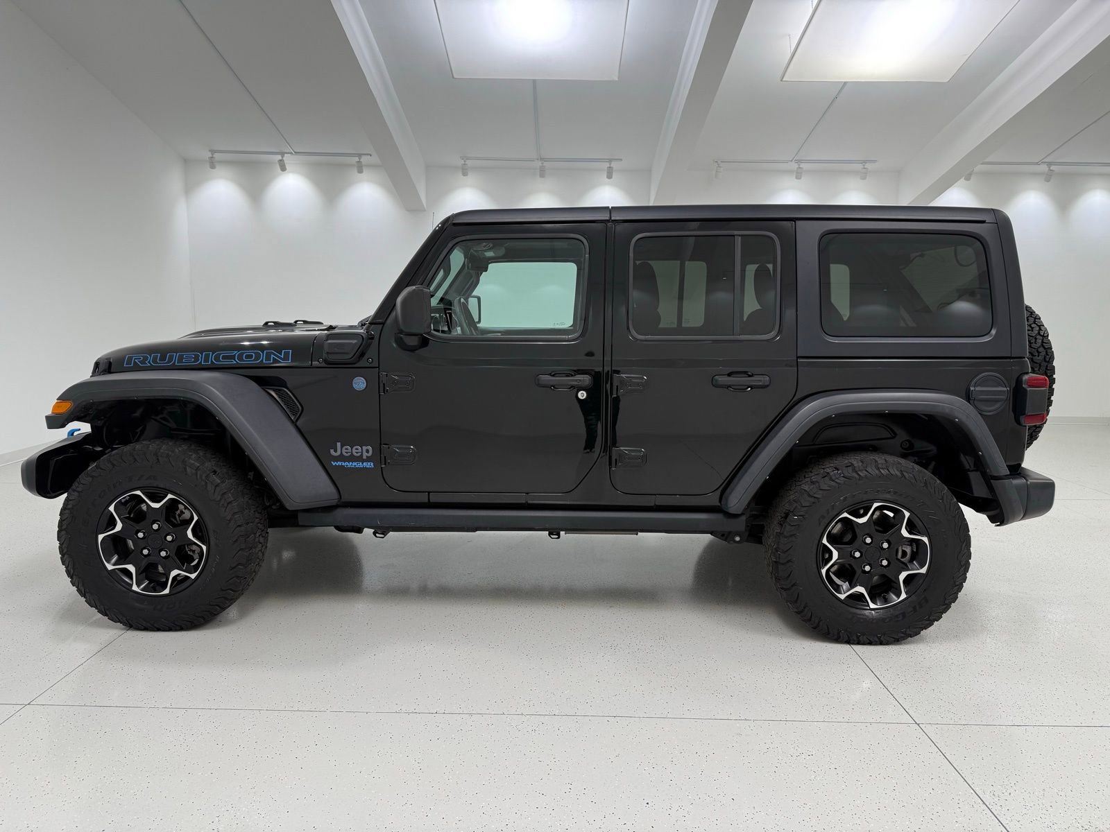 Used 2021 Jeep Wrangler Unlimited Rubicon 4xe w/ Dual Top Group image 5