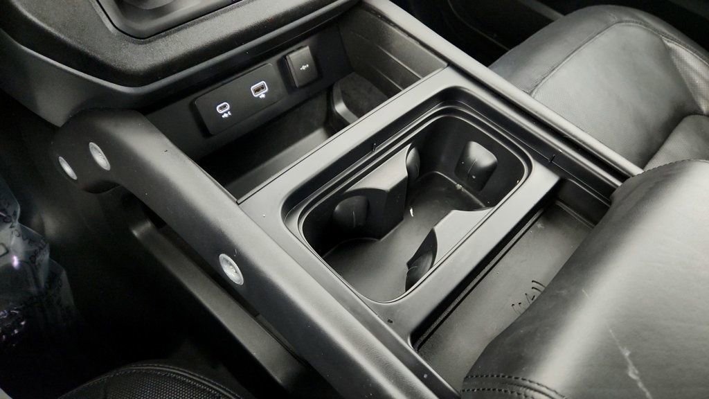 Used 2024 Land Rover Defender 110 X-Dynamic SE image 16