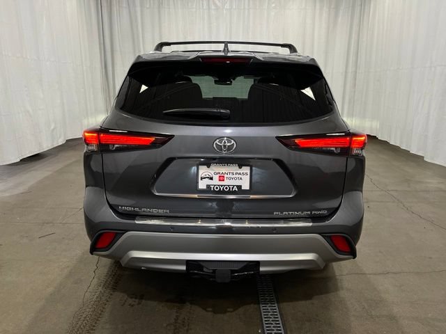 Certified 2025 Toyota Highlander Platinum AWD/4WD image 5
