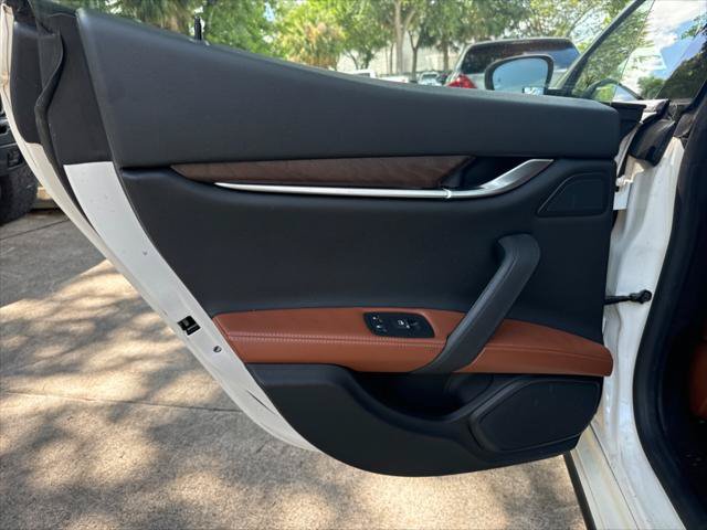 Used 2018 Maserati Ghibli S Q4 AWD/4WD image 17