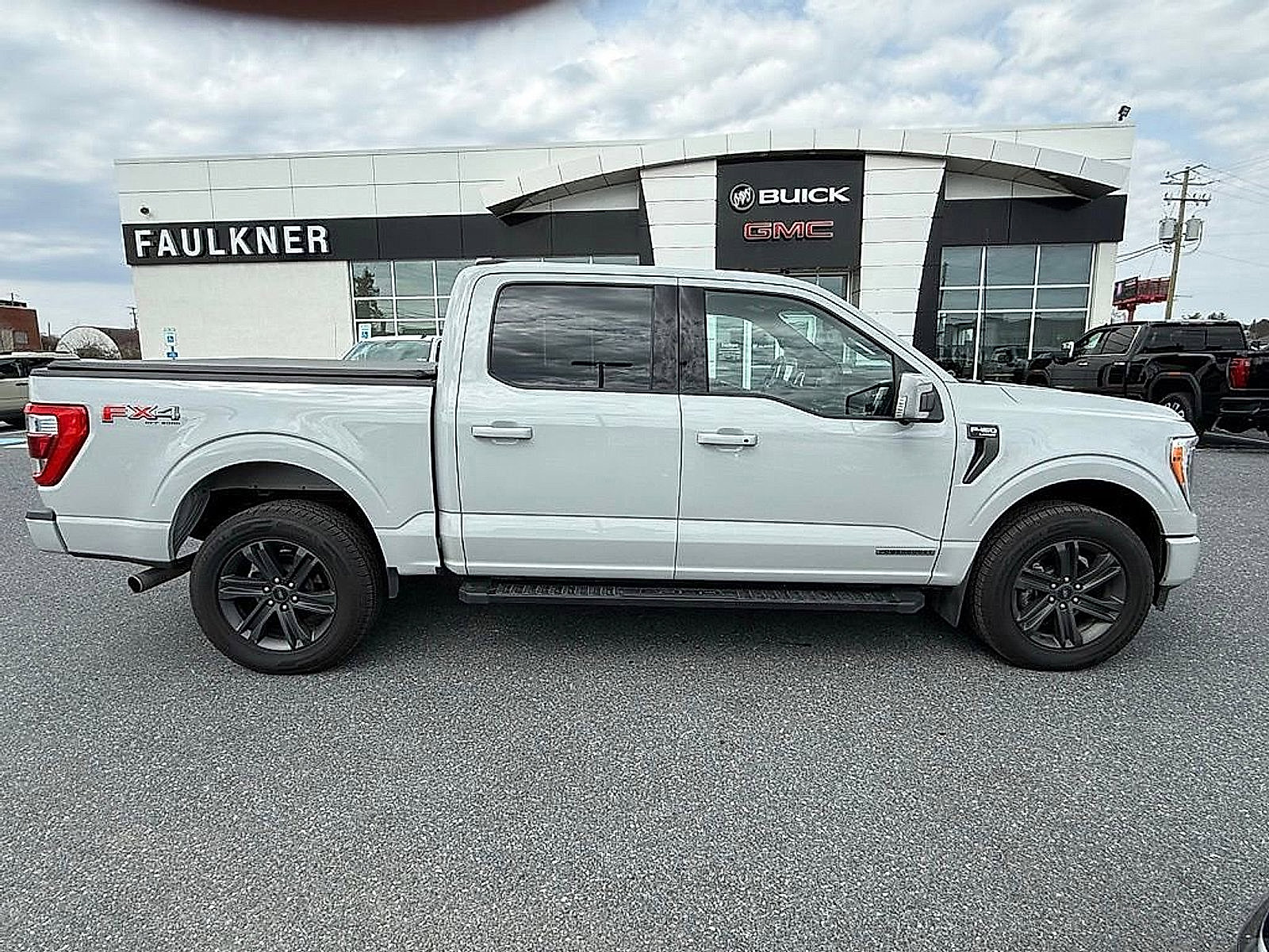 Used 2023 Ford F150 Lariat image 2