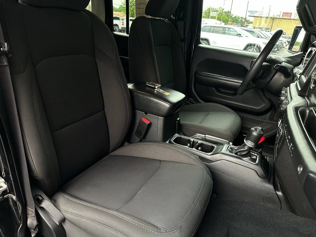 Used 2023 Jeep Wrangler Unlimited Sport AWD/4WD image 16