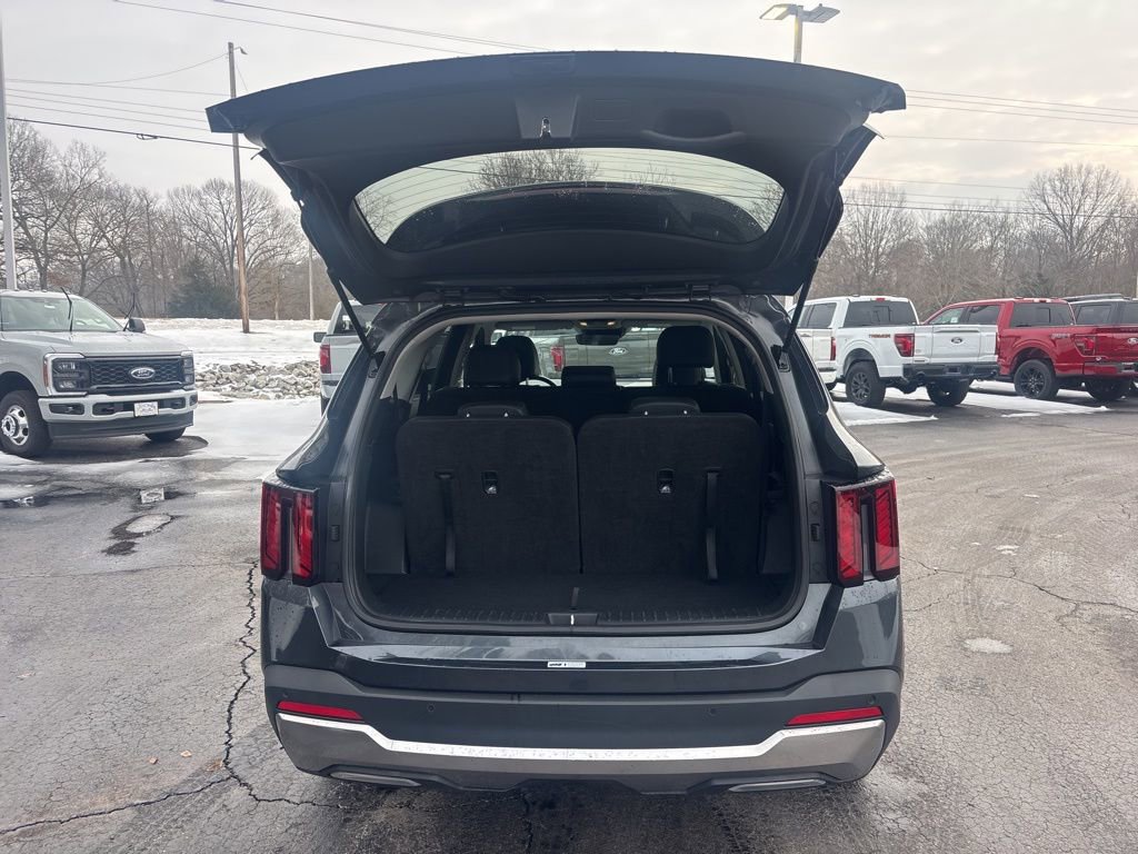 Used 2024 Kia Sorento S image 12