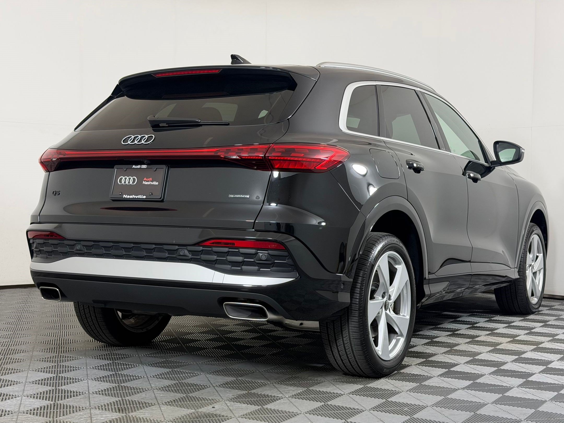 Certified 2025 Audi Q5 Premium AWD/4WD image 9