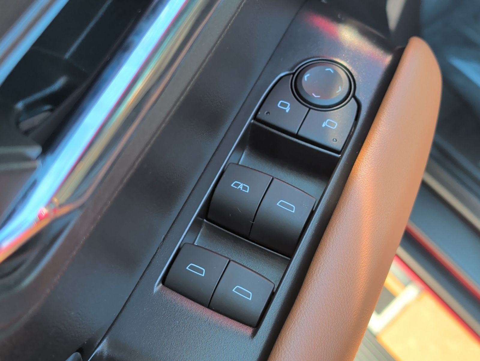 Used 2024 GMC Canyon AT4 w/ AT4 Premium Package AWD/4WD image 9