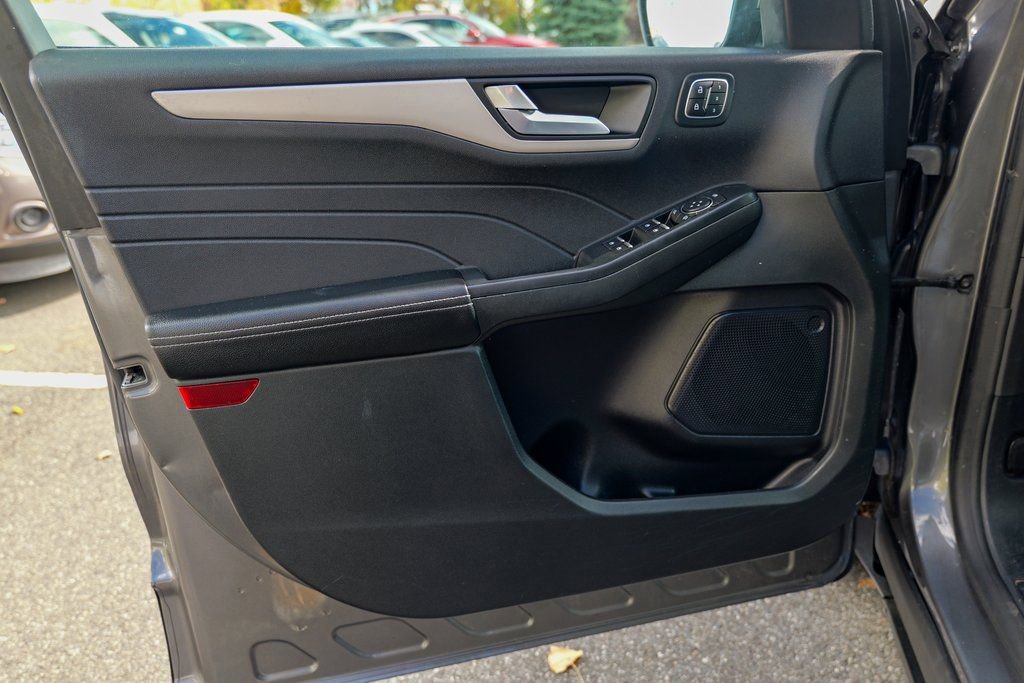 Used 2022 Ford Escape SEL w/ Technology Package image 16