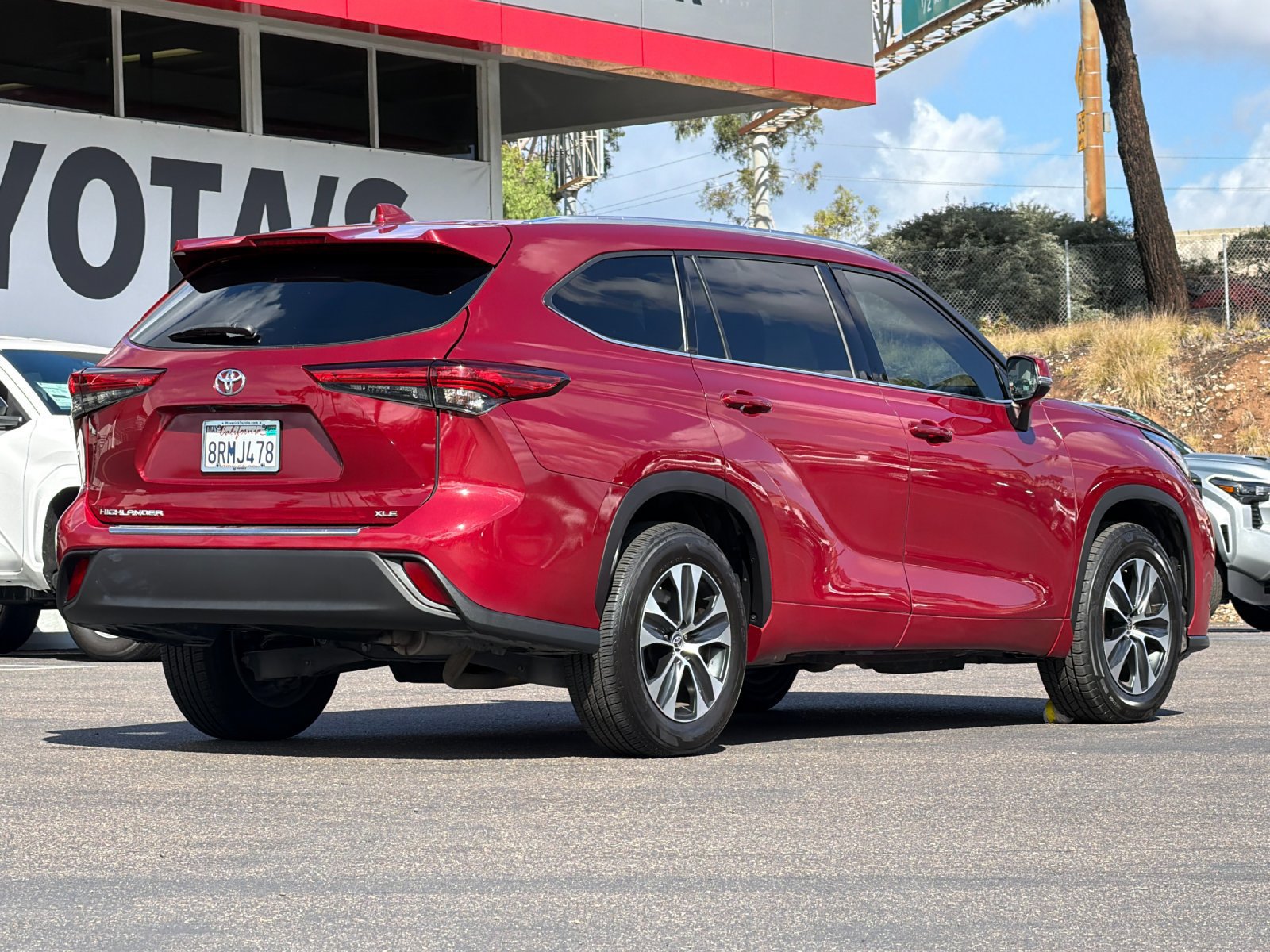 Used 2020 Toyota Highlander XLE FWD image 5