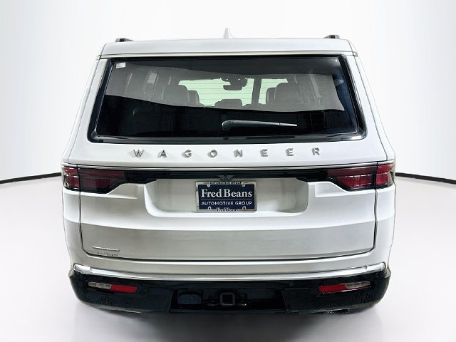 Used 2023 Jeep Wagoneer 4WD w/ Premium Group I image 7