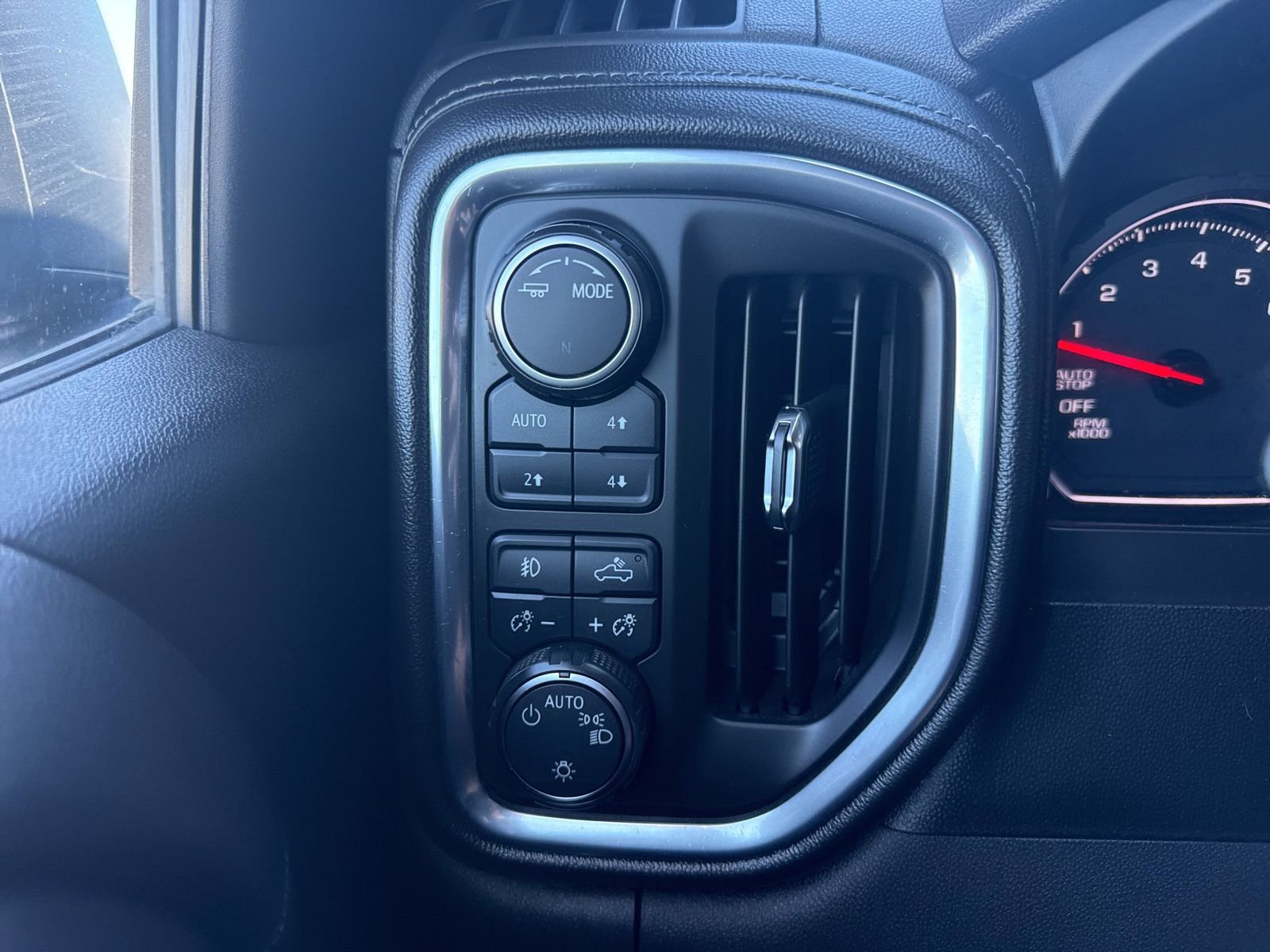 Used 2020 Chevrolet Silverado 1500 LT Trail Boss AWD/4WD image 35