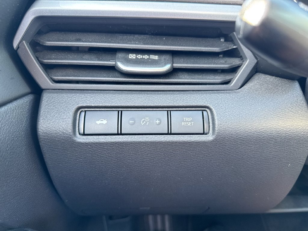 Used 2025 Nissan Altima 2.5 SV AWD/4WD image 17