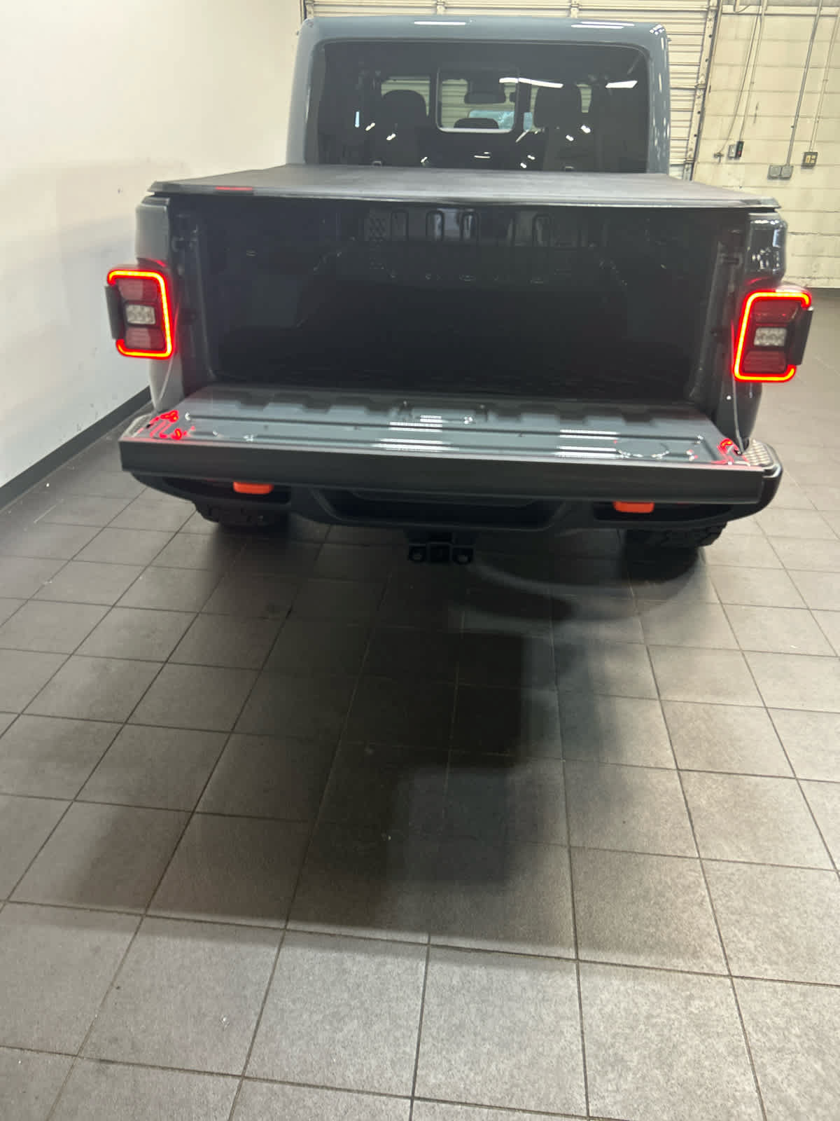 Used 2025 Jeep Gladiator Mojave w/ Convenience Group AWD/4WD image 10