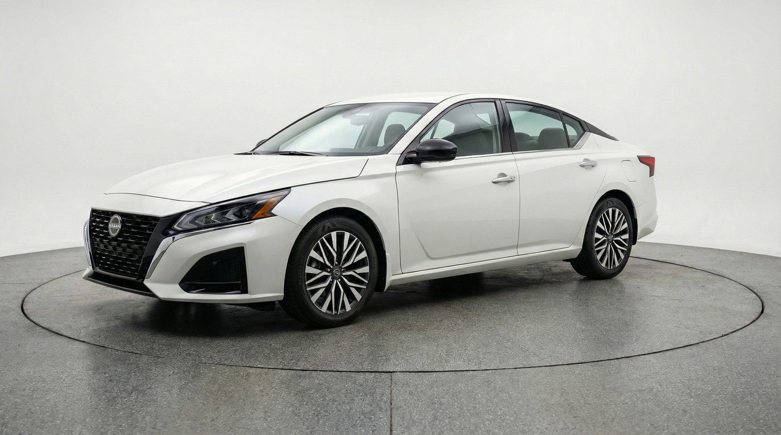 Used 2025 Nissan Altima 2.5 SV image 3
