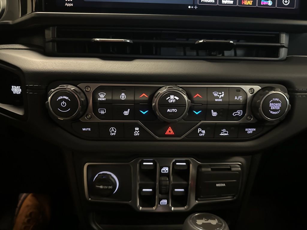 New 2026 Jeep Wrangler Unlimited Sahara AWD/4WD image 36