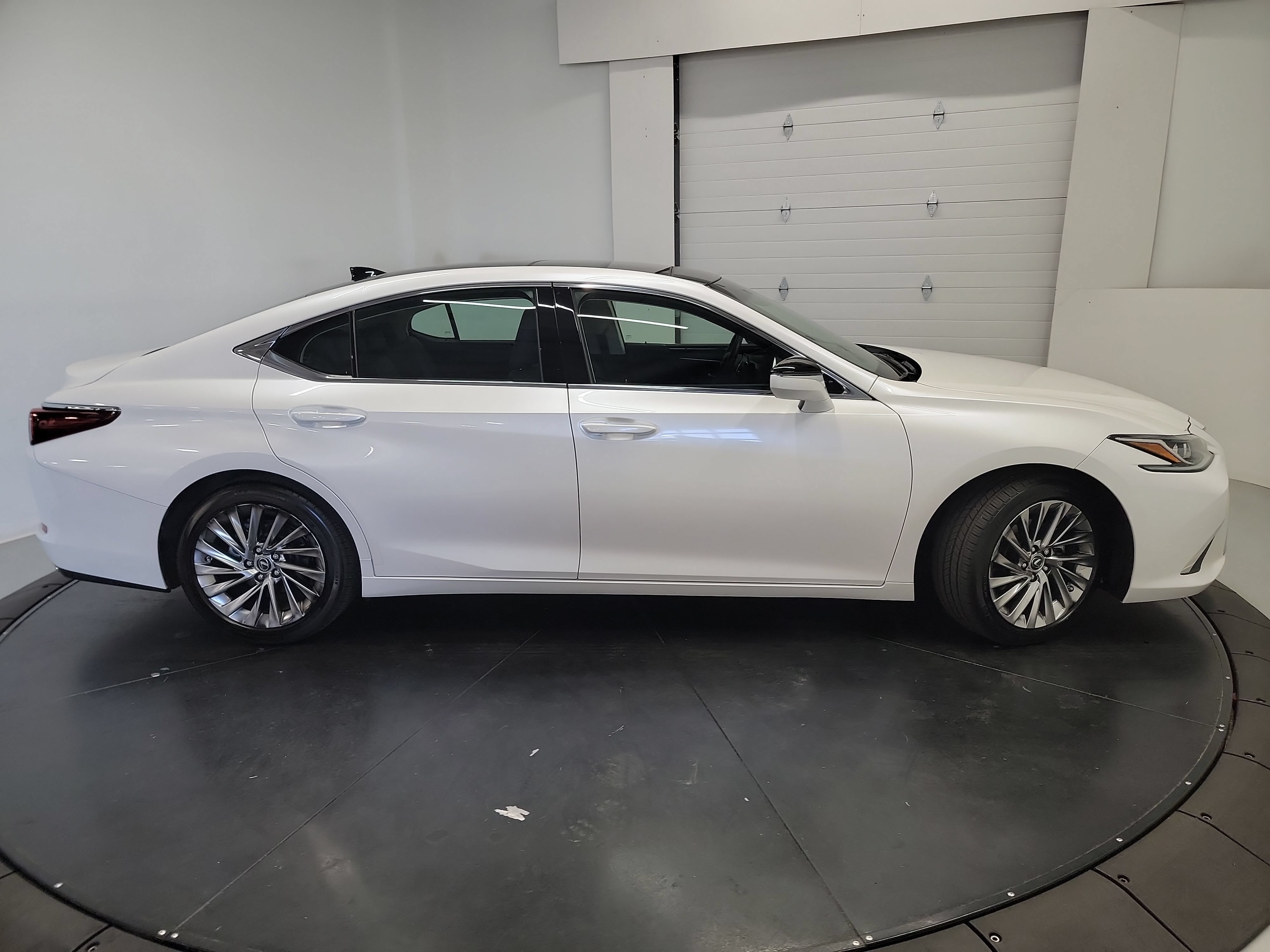 Used 2019 Lexus ES 350 w/ Accessory Package 2 FWD image 11