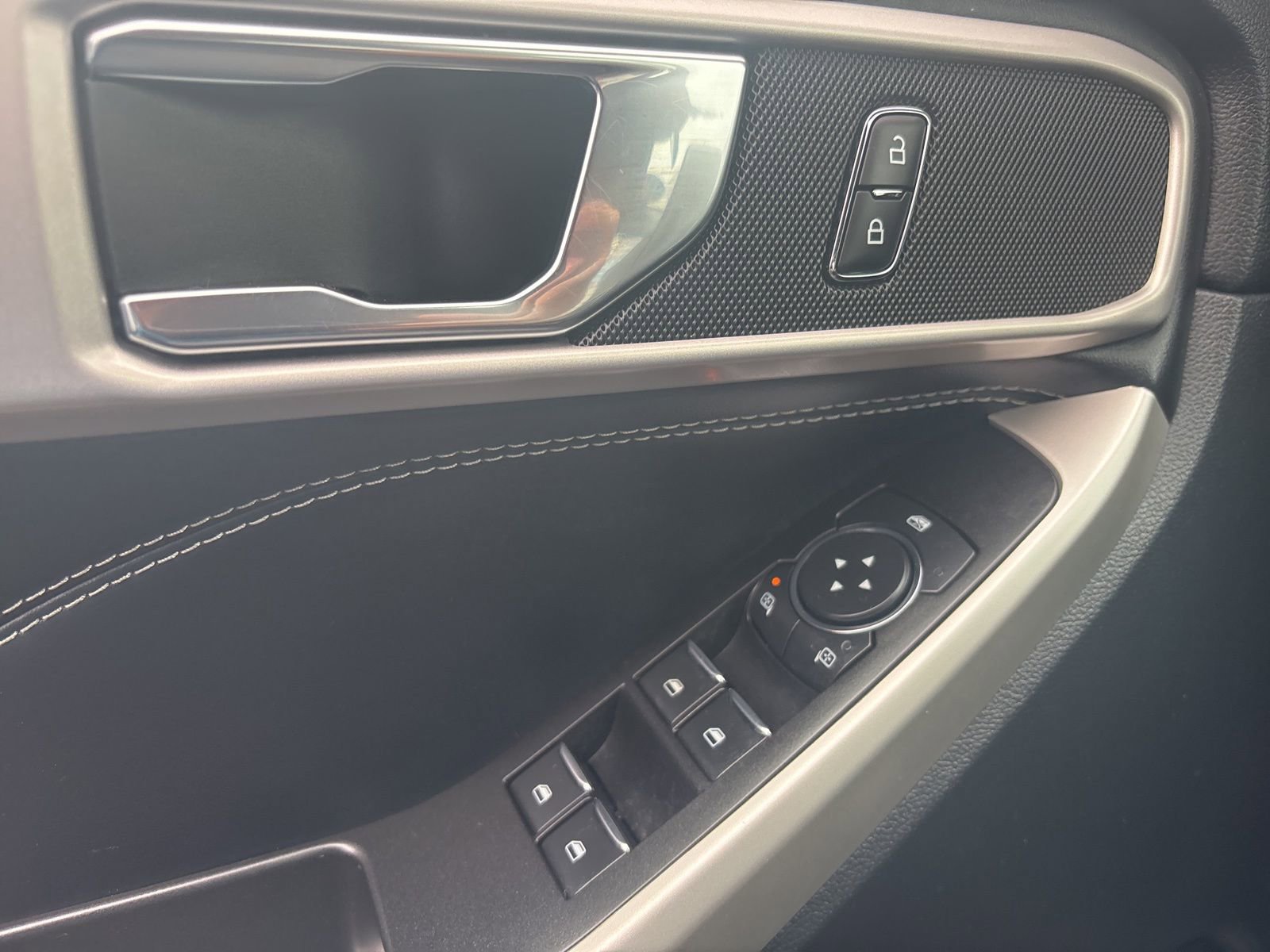 Used 2021 Ford Explorer XLT w/ Equipment Group 202A image 26