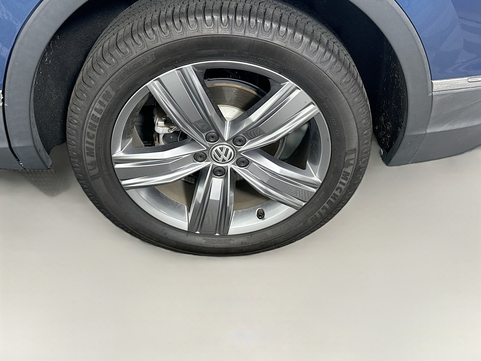 Used 2020 Volkswagen Tiguan SEL FWD image 11