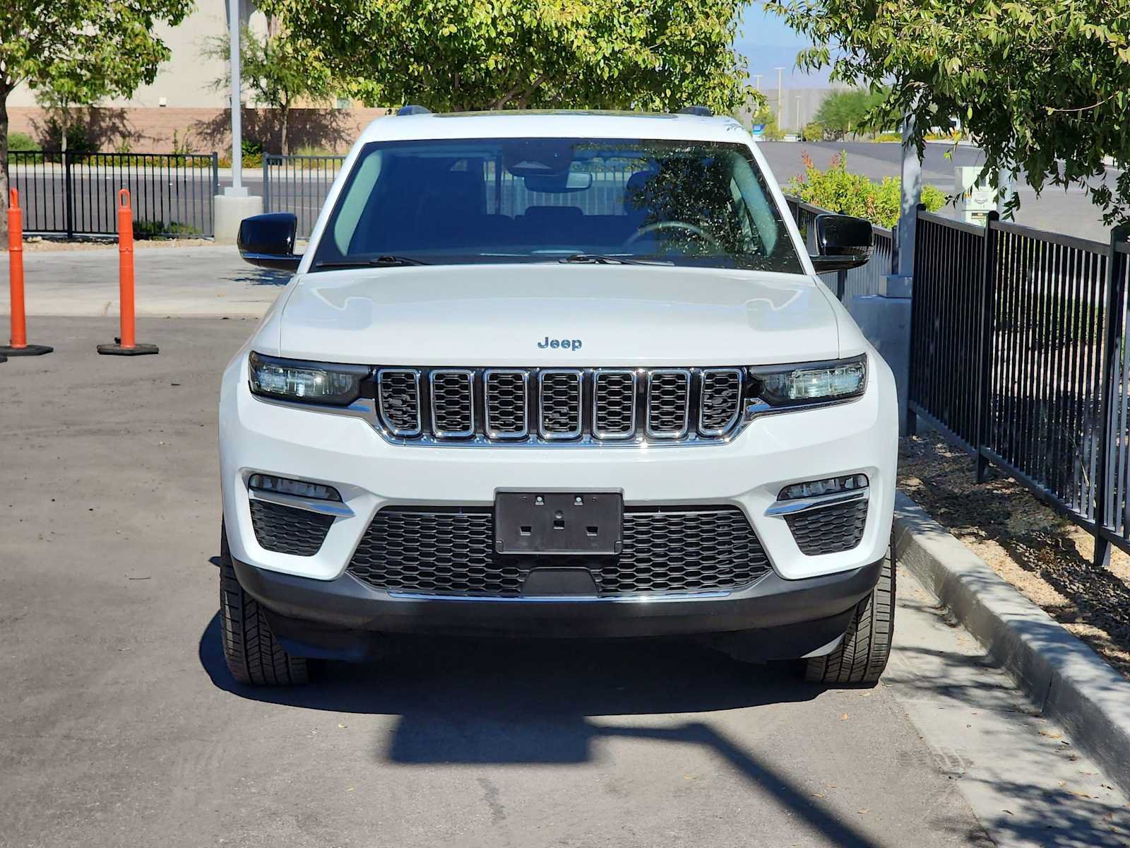 Used 2024 Jeep Grand Cherokee Limited 4xe AWD/4WD image 3