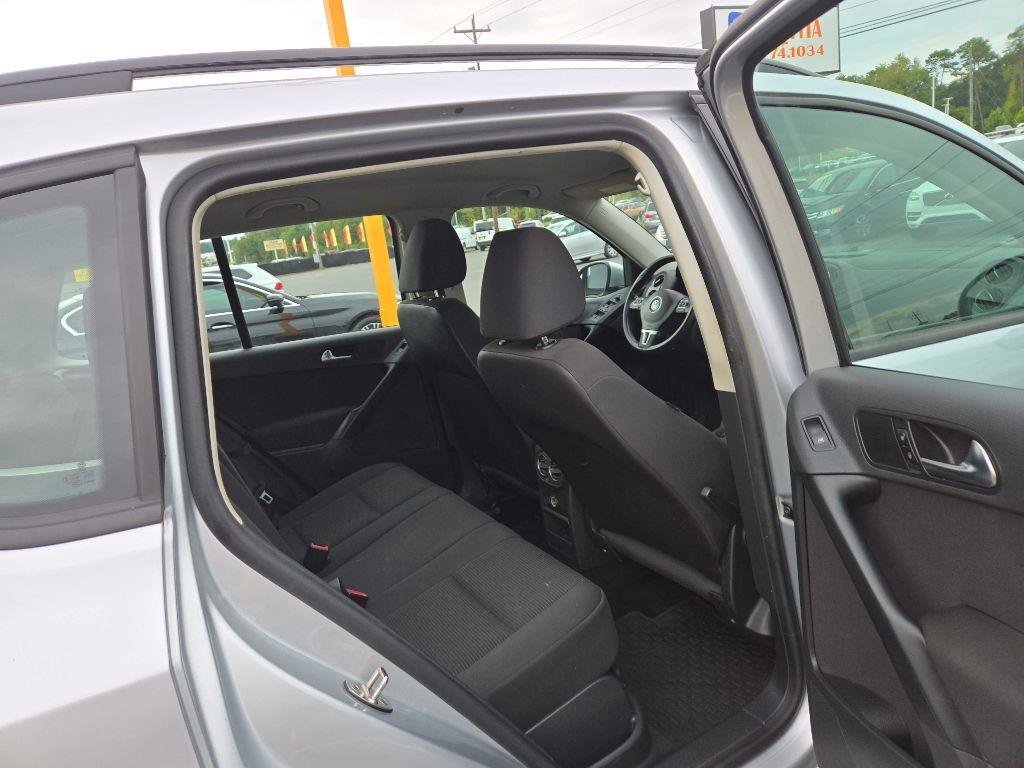 Used 2018 Volkswagen Tiguan Limited w/ Premium Package FWD image 25
