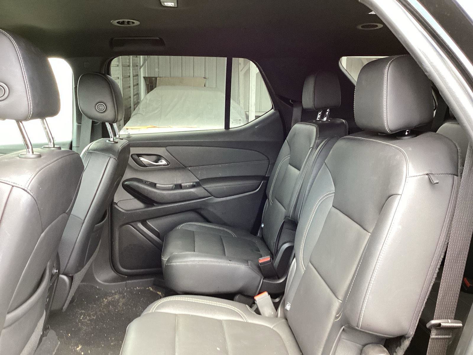 Used 2022 Chevrolet Traverse LT w/ Midnight/Sport Edition FWD image 6